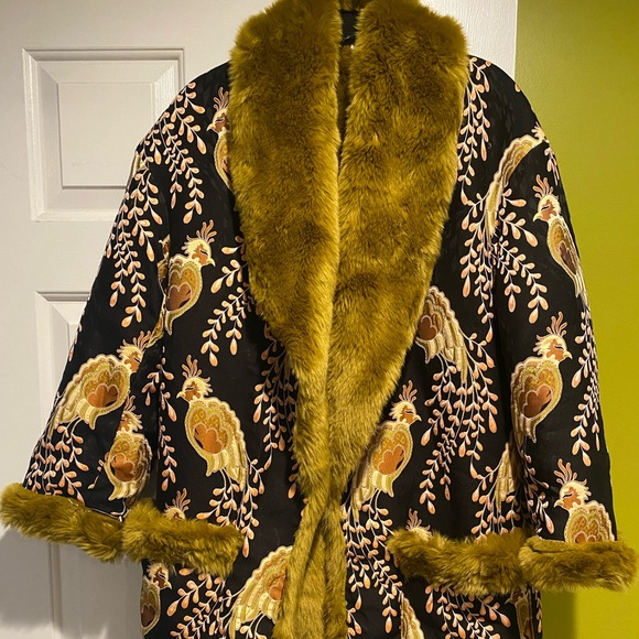 Beautiful Coat - Picture 4 of 7